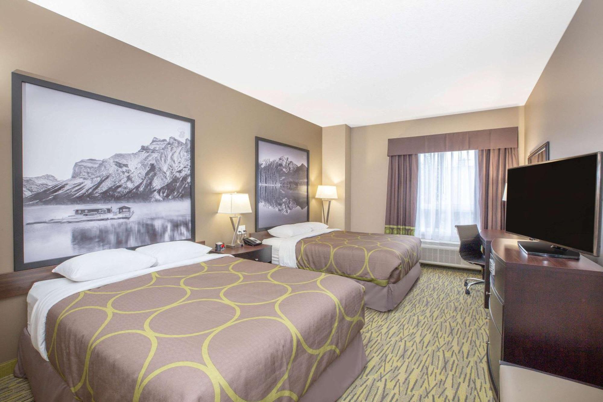 Super 8 By Wyndham Canmore Dış mekan fotoğraf