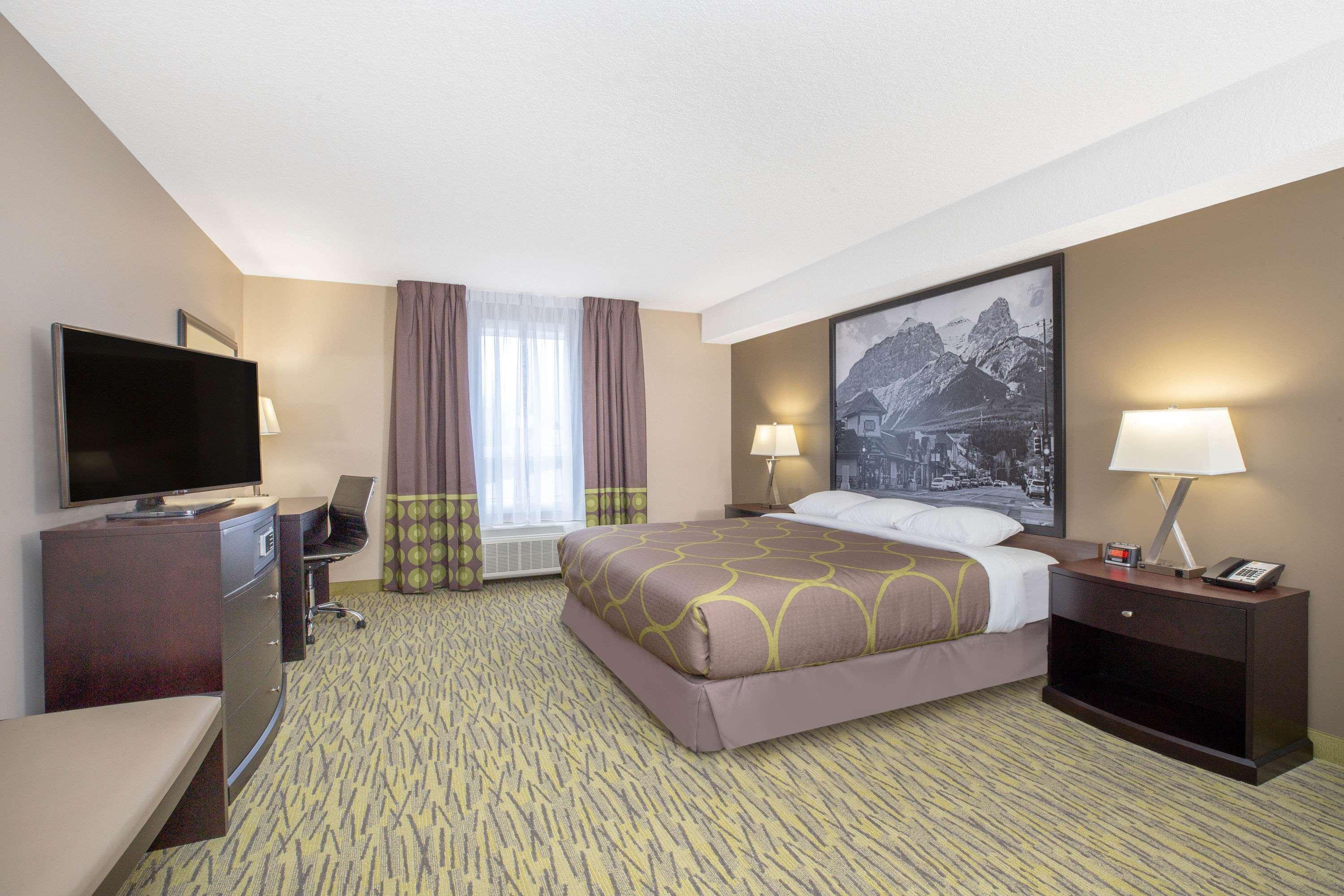 Super 8 By Wyndham Canmore Dış mekan fotoğraf