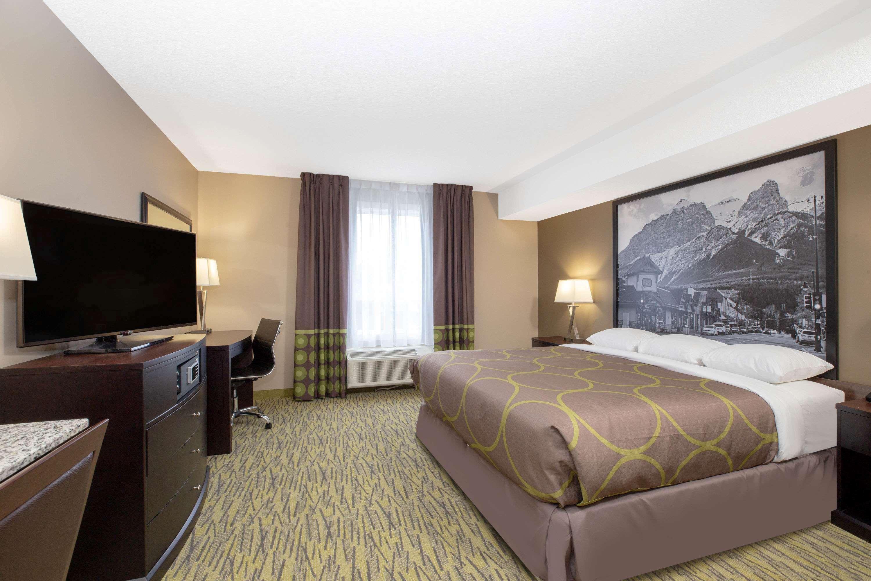 Super 8 By Wyndham Canmore Dış mekan fotoğraf