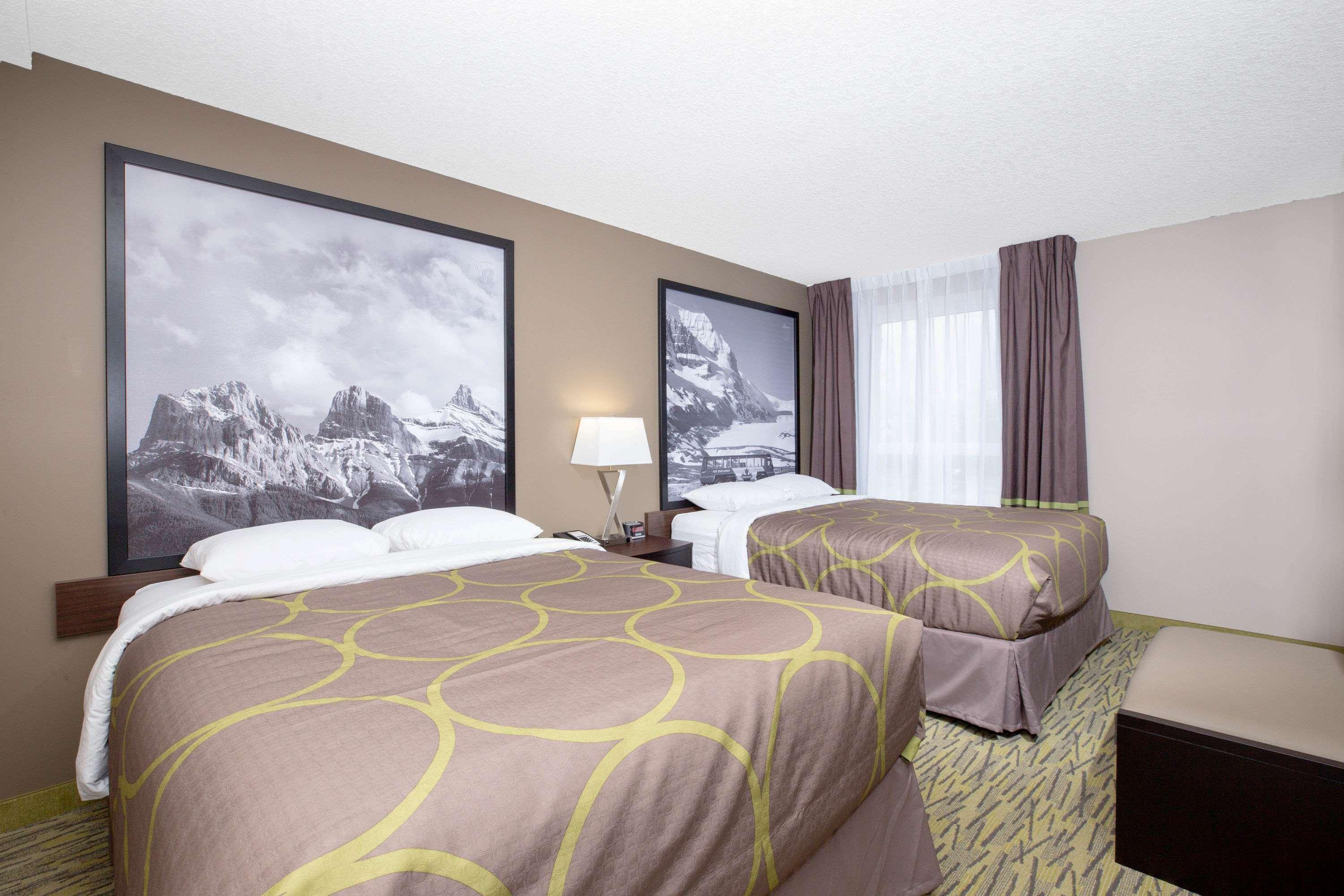 Super 8 By Wyndham Canmore Dış mekan fotoğraf