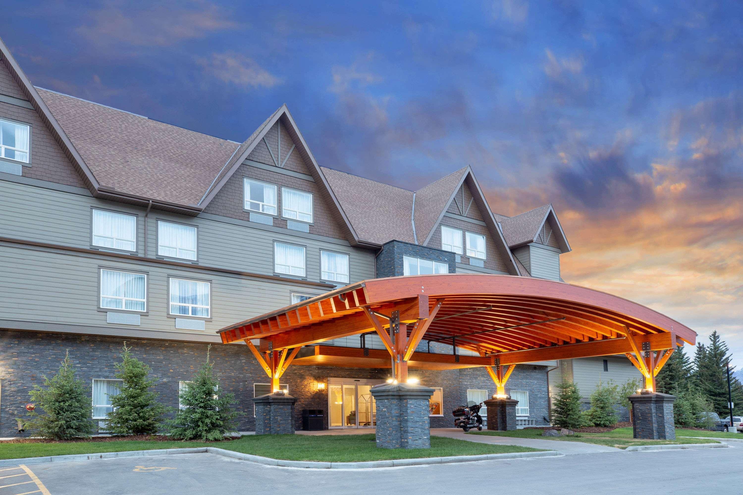 Super 8 By Wyndham Canmore Dış mekan fotoğraf
