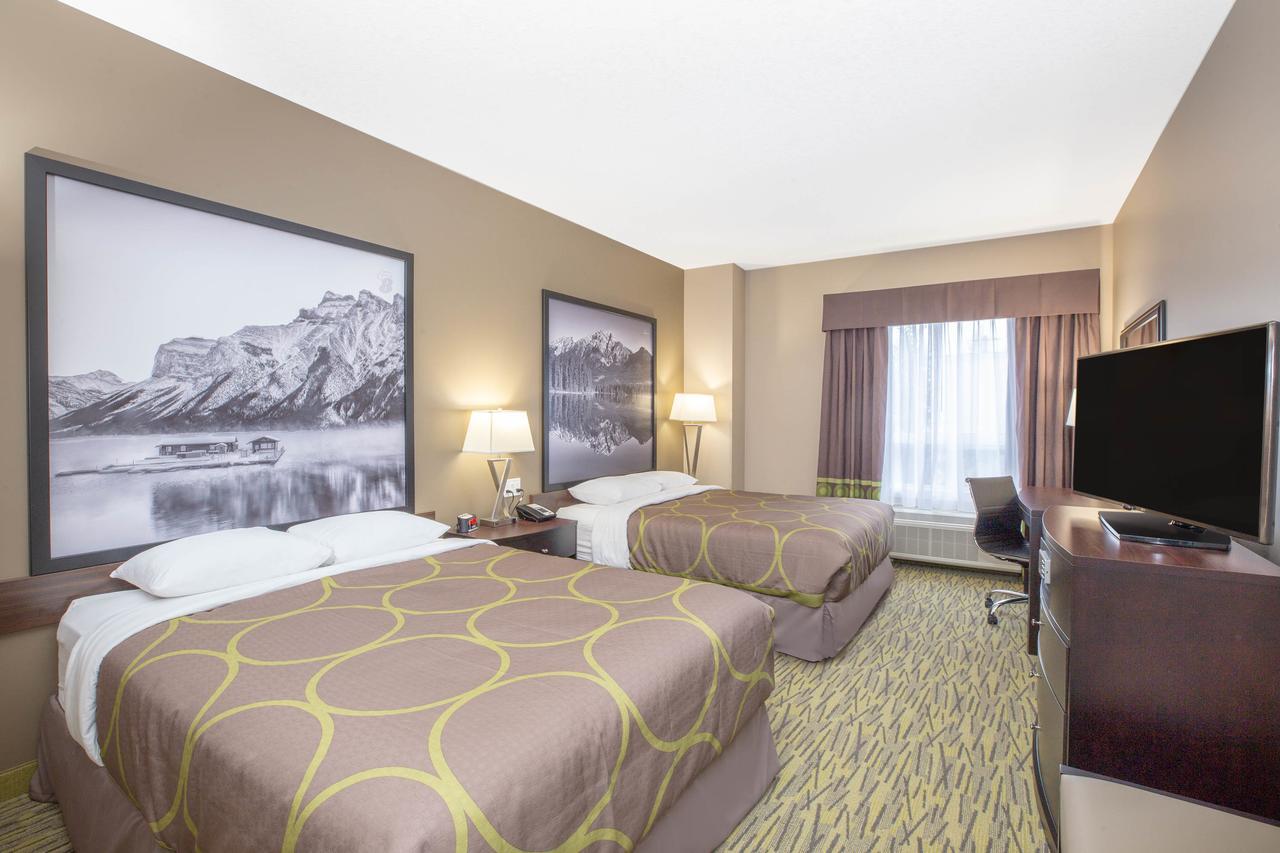 Super 8 By Wyndham Canmore Dış mekan fotoğraf