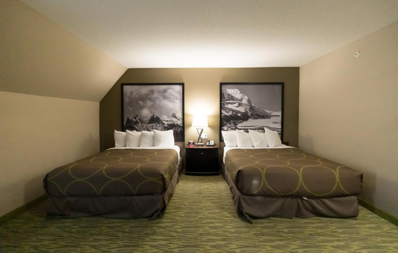 Super 8 By Wyndham Canmore Dış mekan fotoğraf
