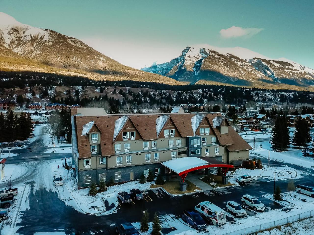 Super 8 By Wyndham Canmore Dış mekan fotoğraf